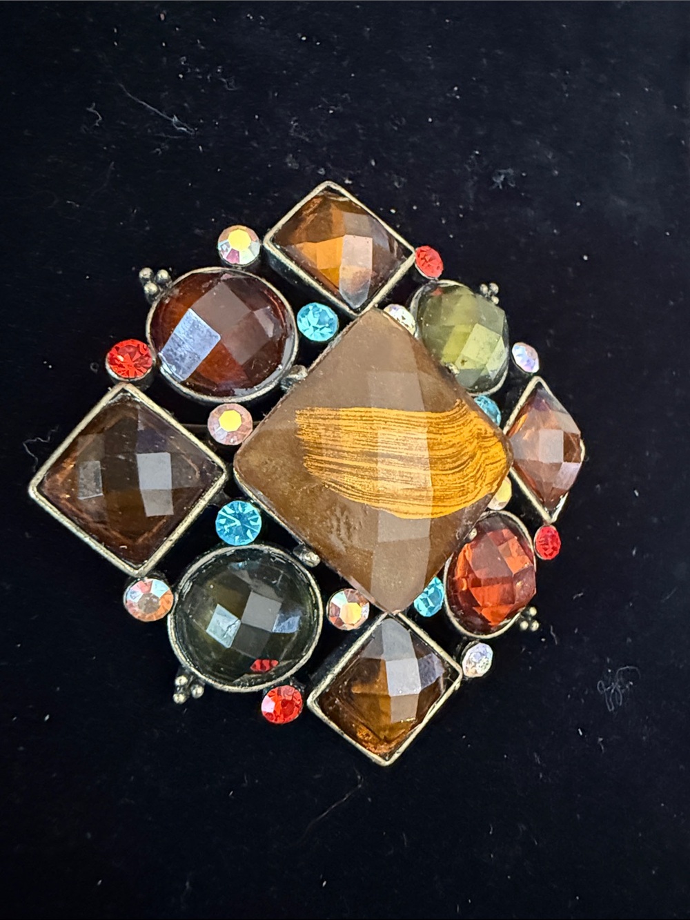 Vintage Art Deco Style Gold Tone Glass Stone Dimensional Pin Brooch - Picture 3 of 4